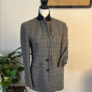 Ralph Lauren woman classic wool blazer, size 4, very nice!